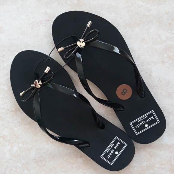 kate spade Shoes - Kate Spade adorable flip flop sandals